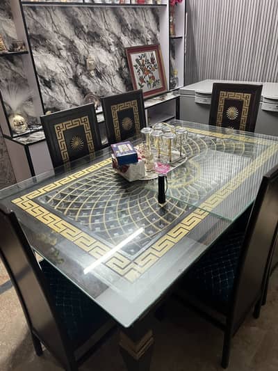 Dinning tabel for sale new condition with 6 chairs