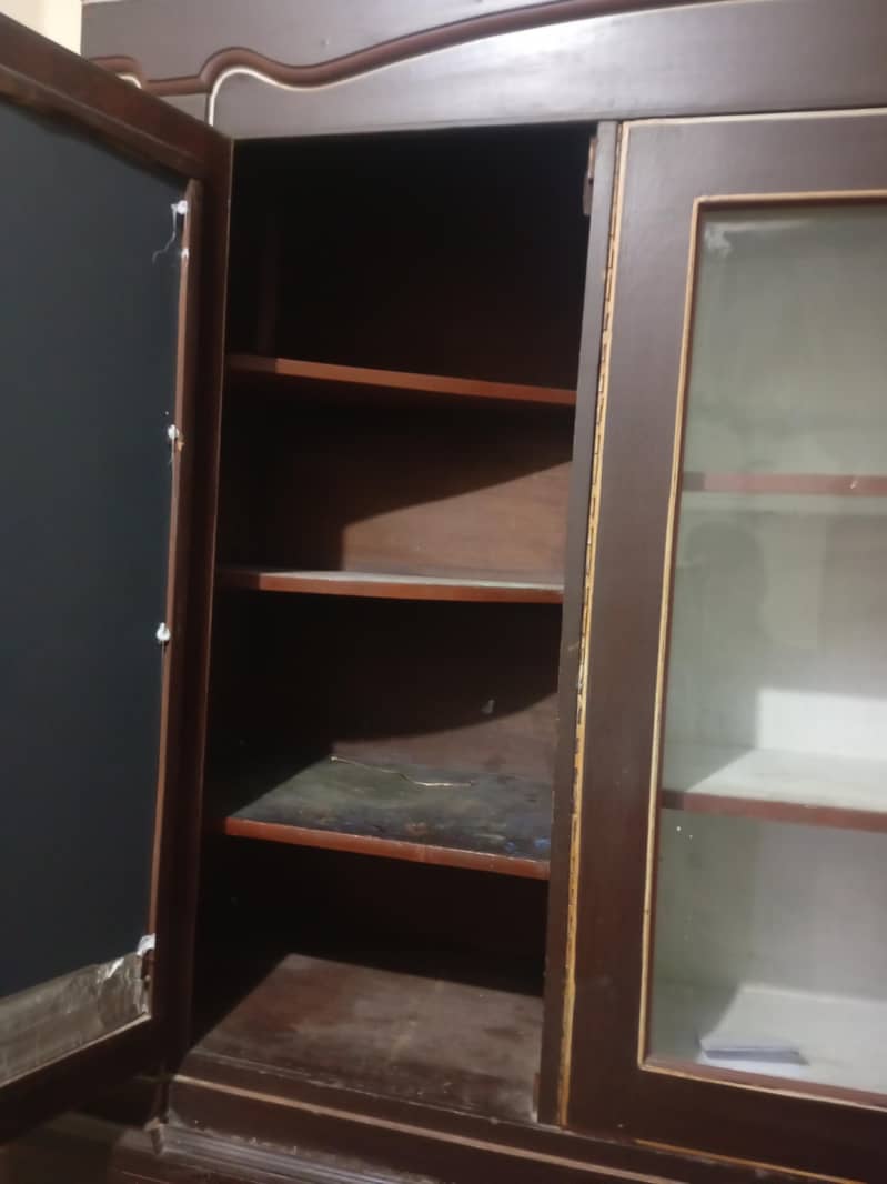 برتنوں والی الماری 2
