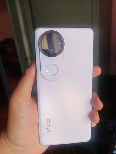 Vivo V50