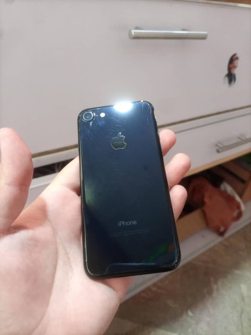 Apple iPhone 7 1