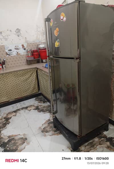 full size fridge full ok. new ghar K liye new Li hai ye sale karni