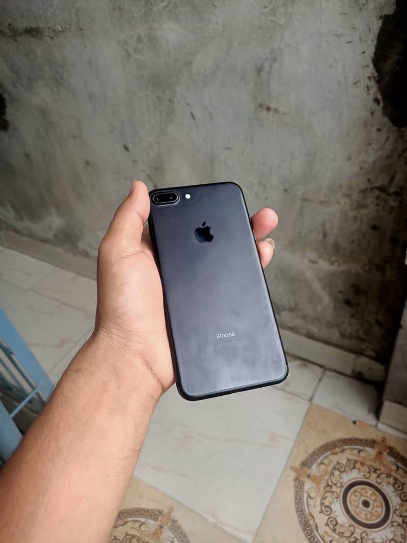 Apple iPhone 7 Plus 1