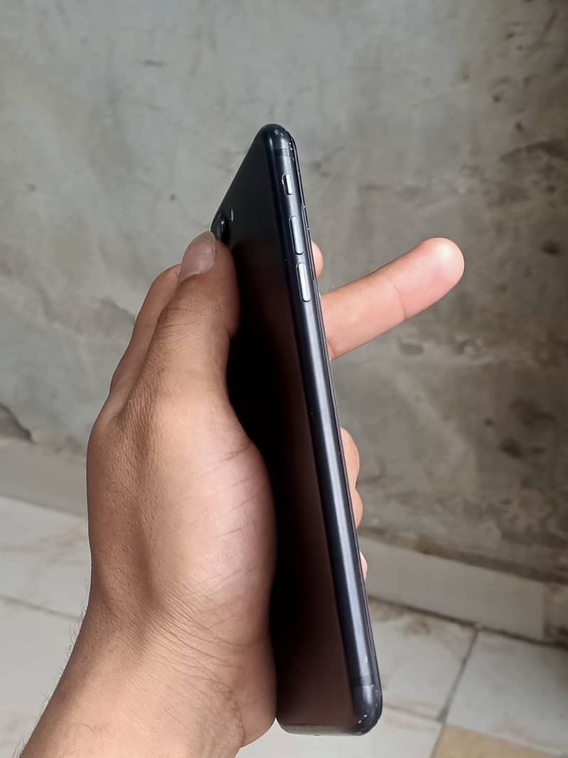 Apple iPhone 7 Plus 2
