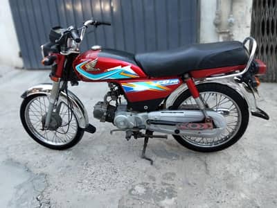 Honda CD 70  hai biometric mauke per maujud hai. 03060445816