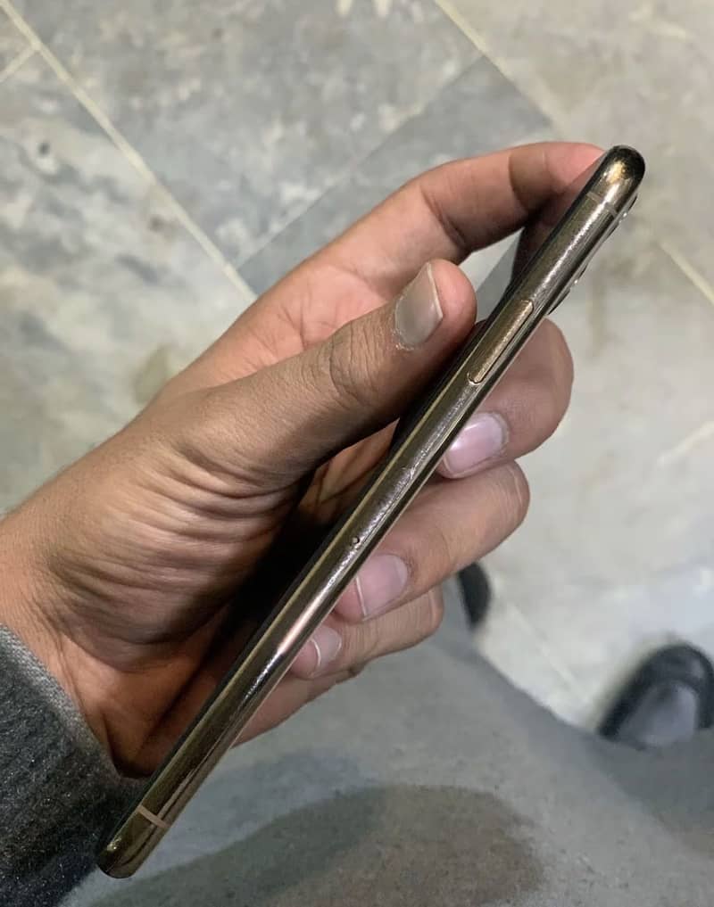 Apple iPhone 11 Pro 1