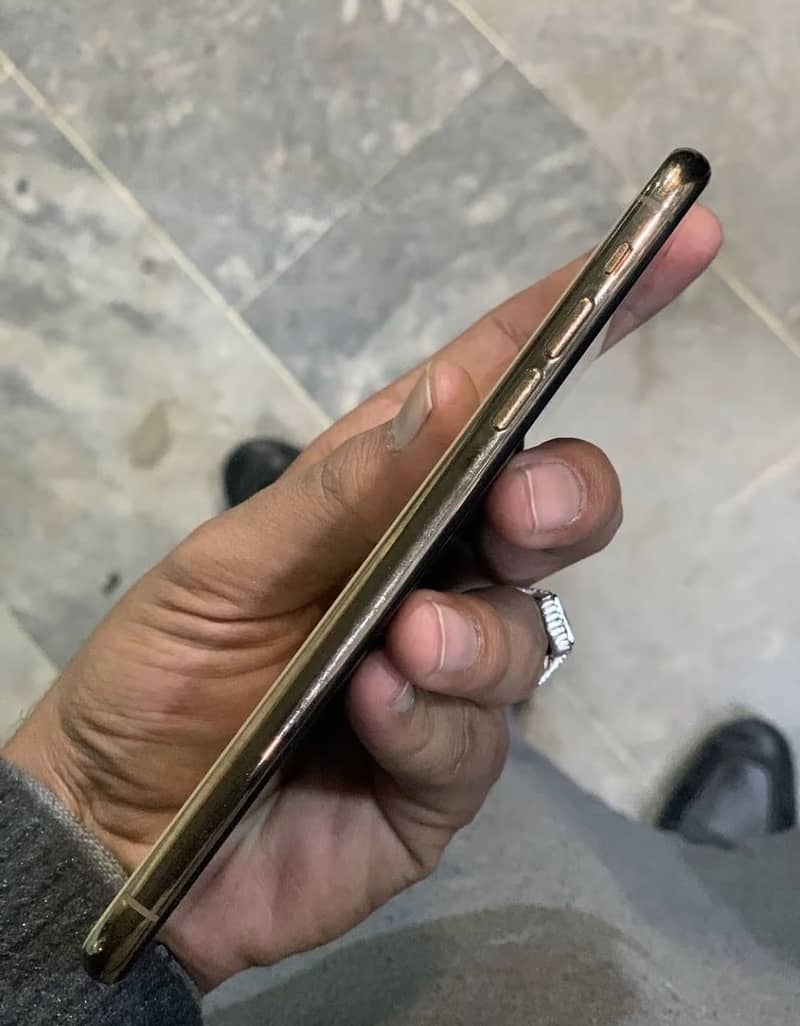 Apple iPhone 11 Pro 2