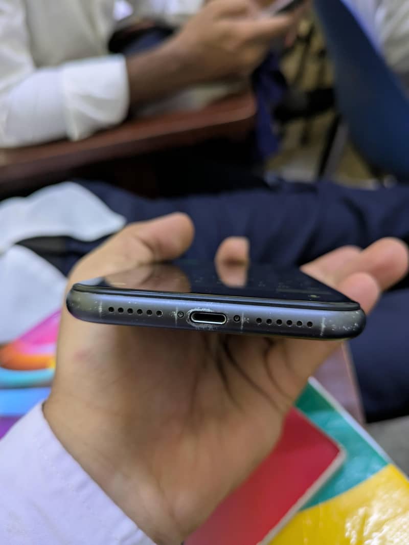 Apple iPhone 11 3