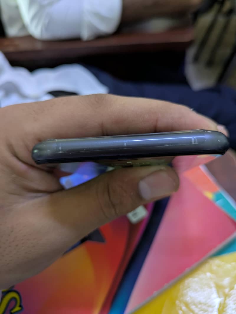 Apple iPhone 11 4