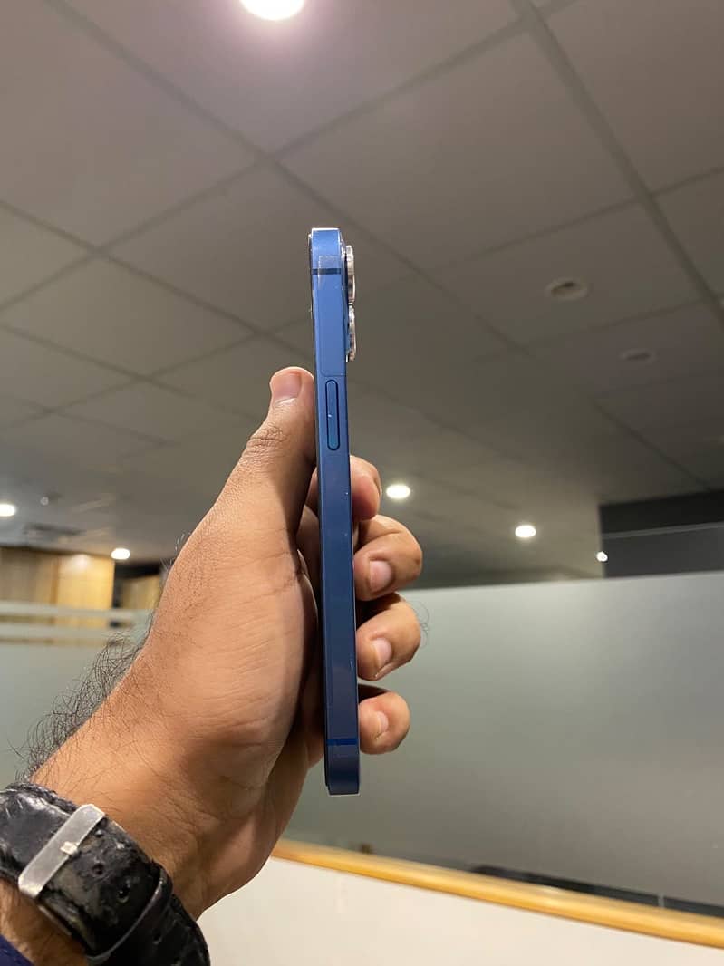 Apple iPhone 13 1