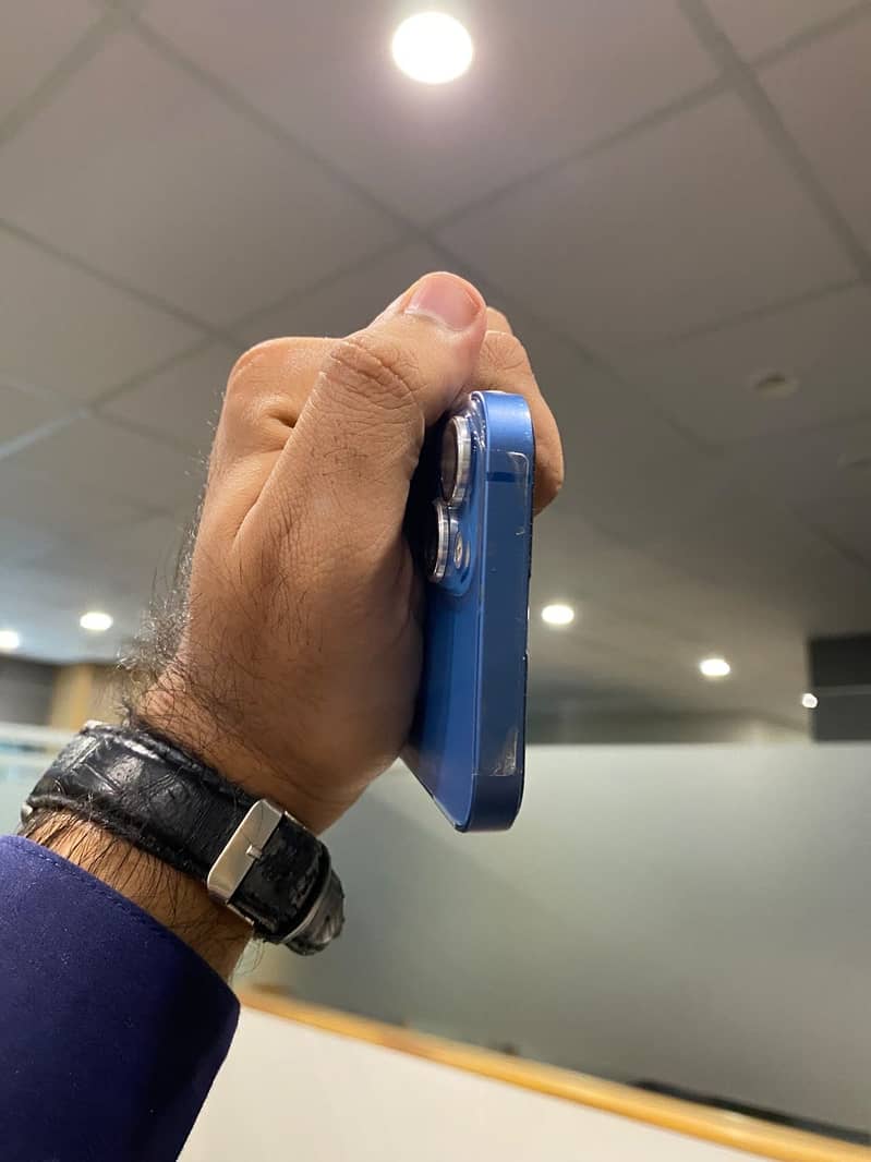 Apple iPhone 13 2