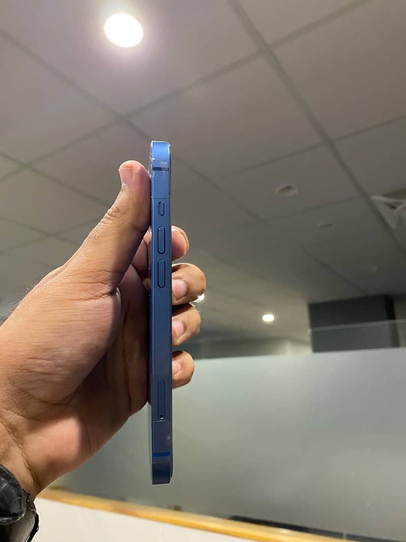 Apple iPhone 13 4