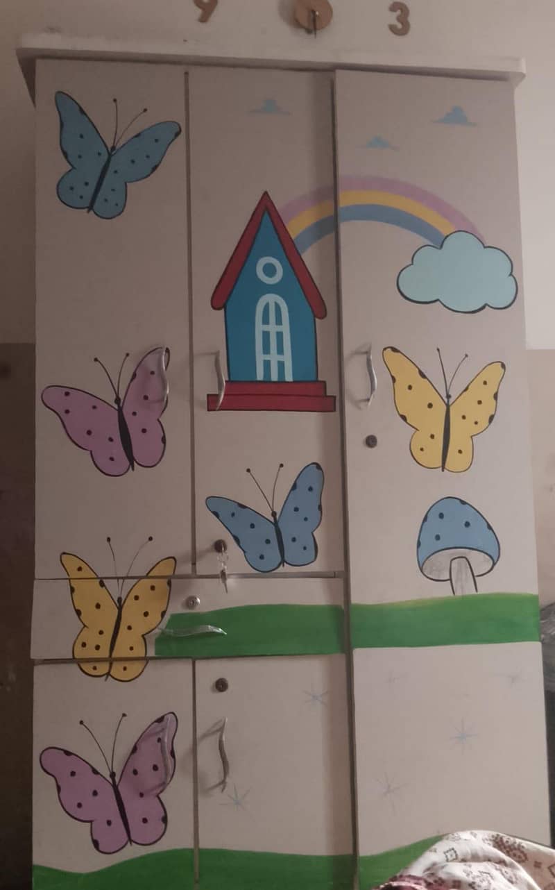 almari 1