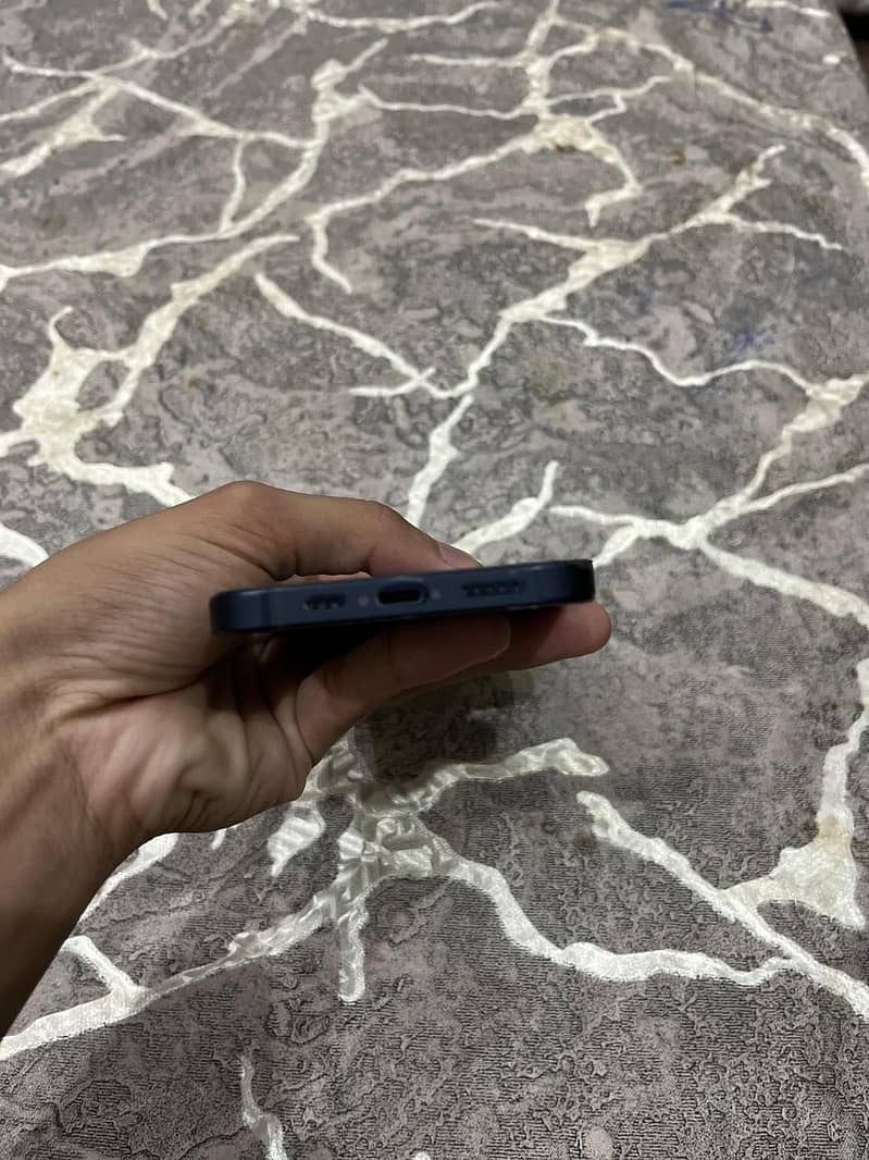 Apple iPhone 12 3