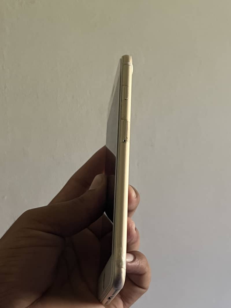 Apple iPhone 7 Plus 0