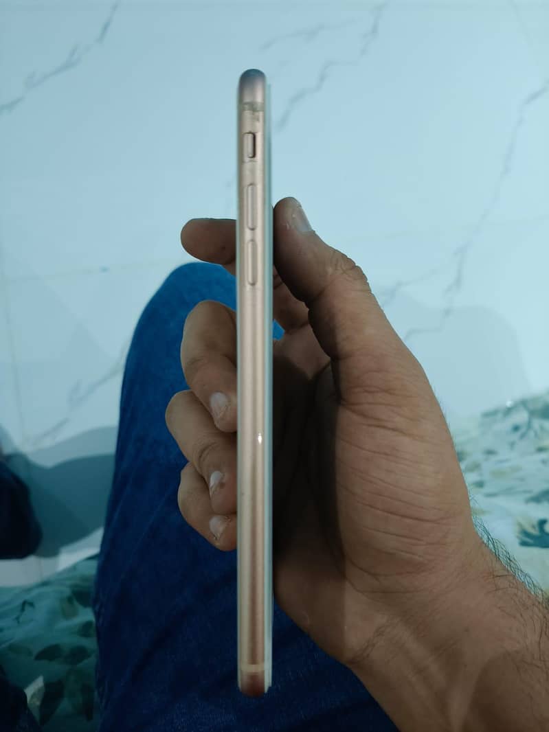 Apple iPhone 8 Plus 4