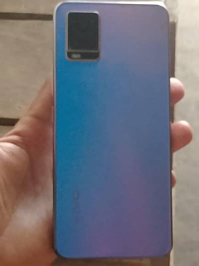Vivo V20 8/128 pta panel ma halka sa shade hai box charger sath hai al