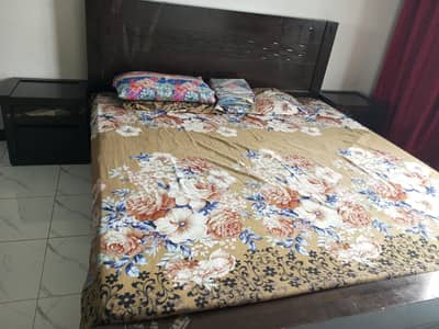 king bed or dressing table