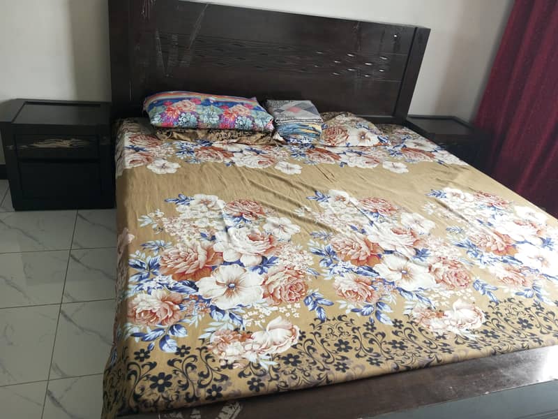 king bed or dressing table 0