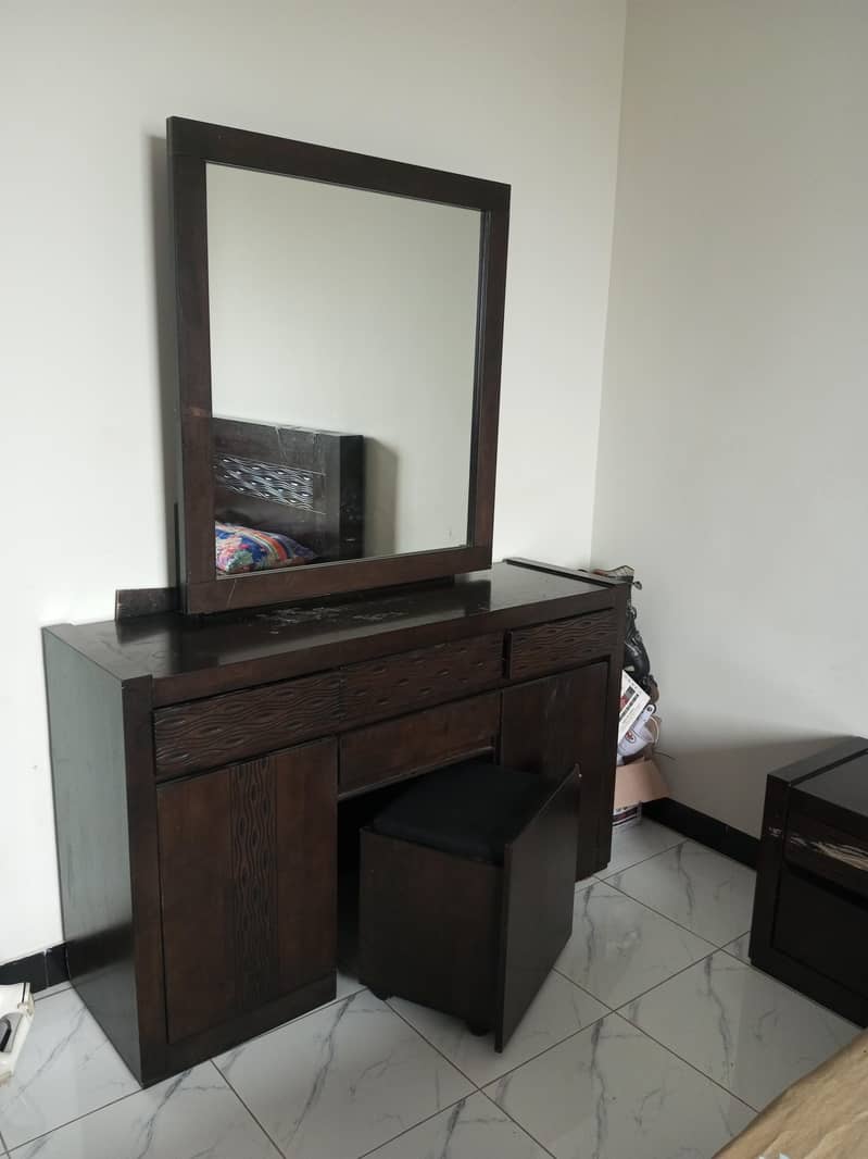 king bed or dressing table 4