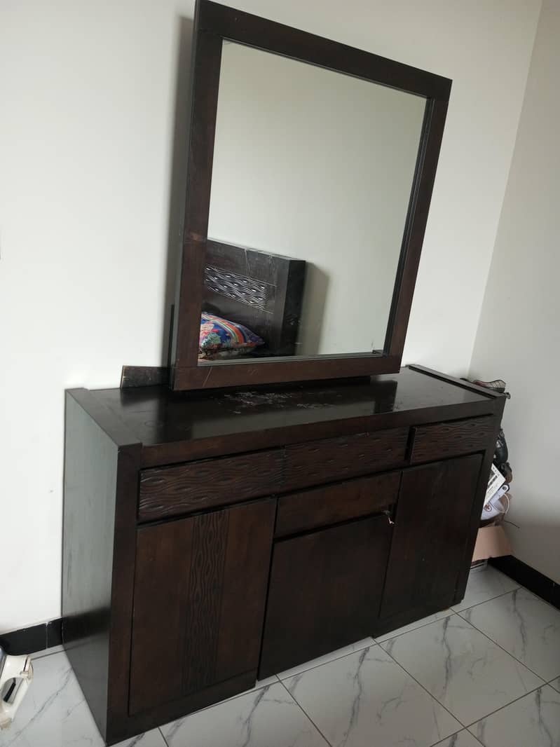 king bed or dressing table 5