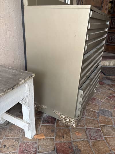 Dresser for Urgent Sale