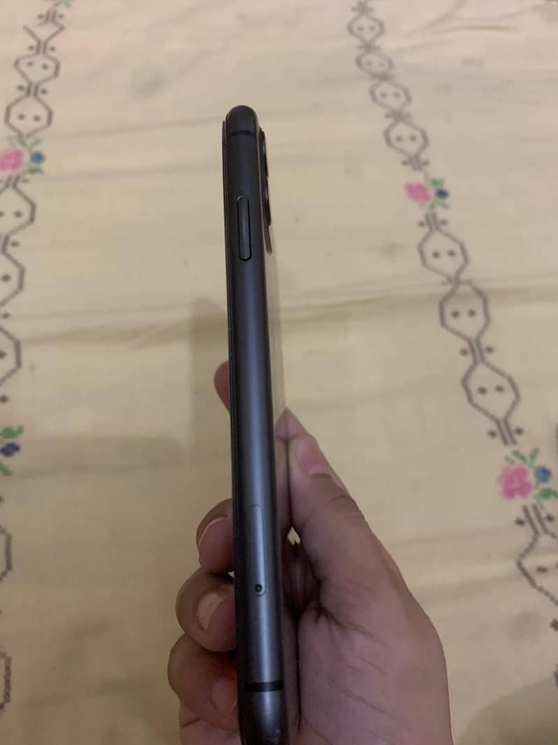 Apple iPhone 11, PTA approved, 128 gb, dual sim, 91% battery health 1