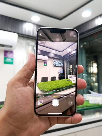 Apple iPhone 13