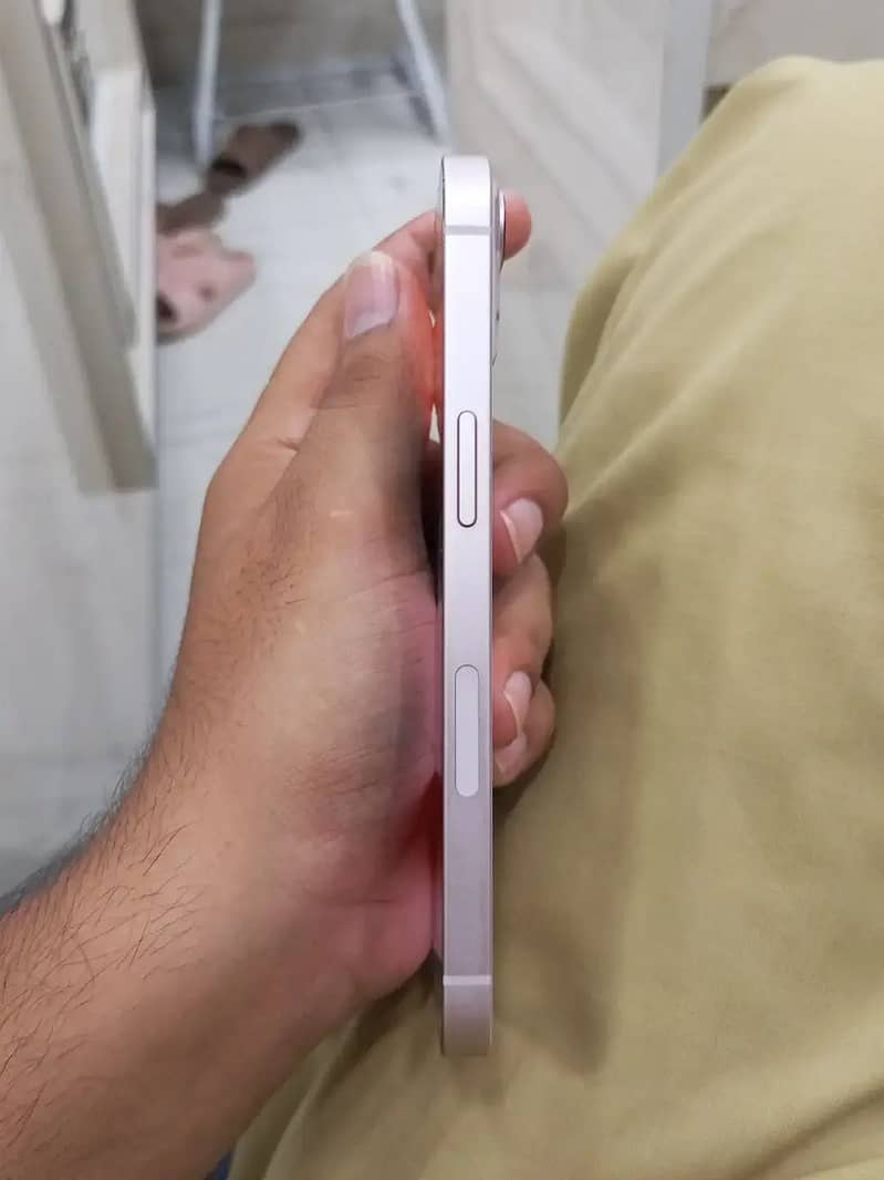 Apple iPhone 13 2