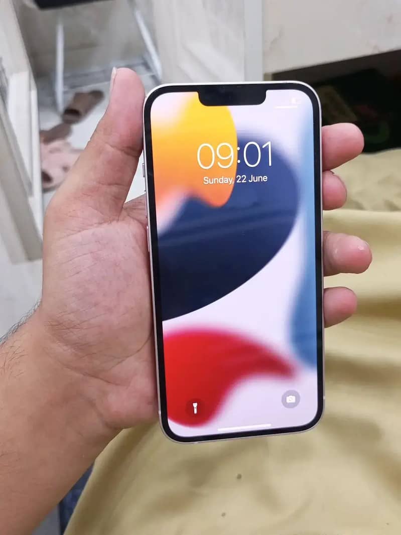 Apple iPhone 13 4