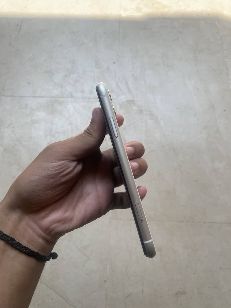 Apple iPhone 11 3