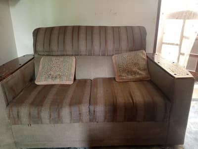 7 Seater Sofa Set – Good Condition