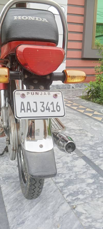 CD 70 cratchless like brand new one hand used 1st owner bike