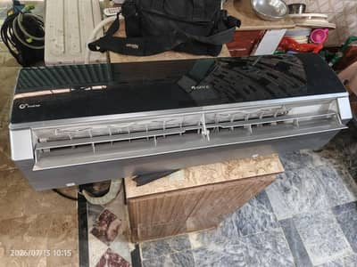 Gree 1.5 Ton  Inverter AC - Excellent Condition