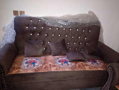 Beautiful 5-Seater Sofa Set (1 Big + 2 Single) – Urgent Sale