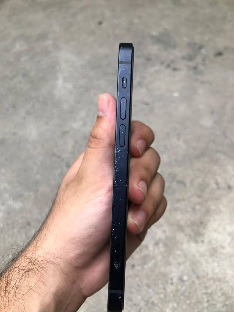Apple iPhone 12 3
