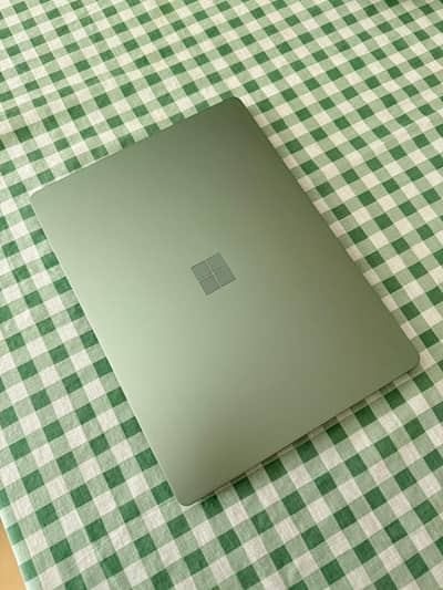 Microsoft surface laptop go 3 core i5 12th Gen 8gb/256gb SSD