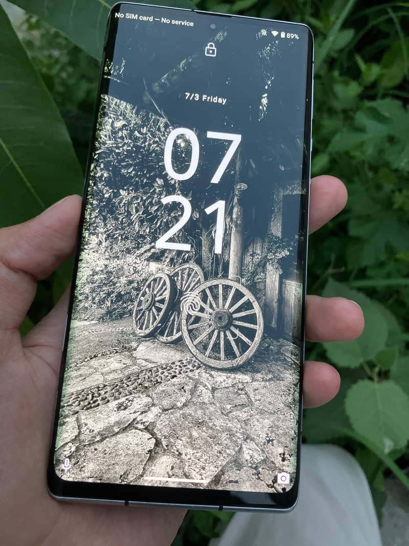 Sharp Aquos R6 0