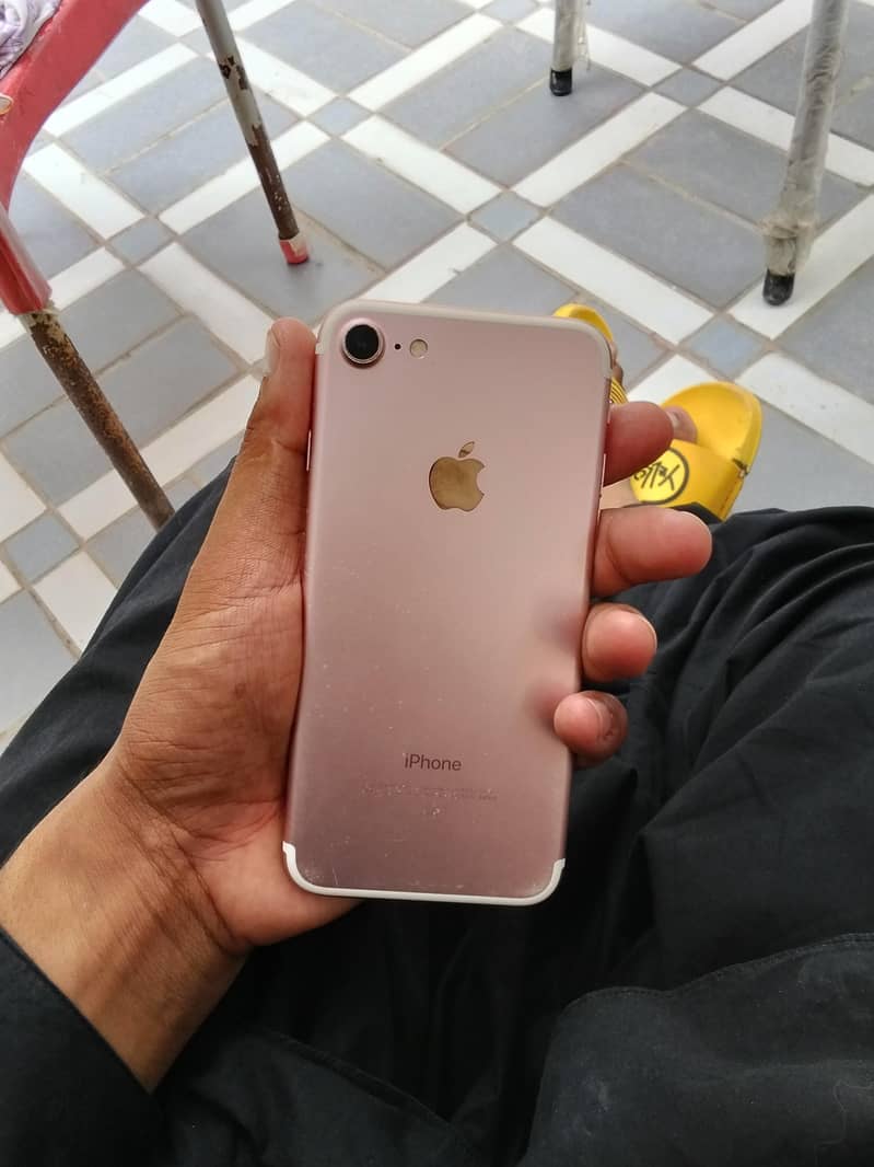 Apple iPhone 7 0