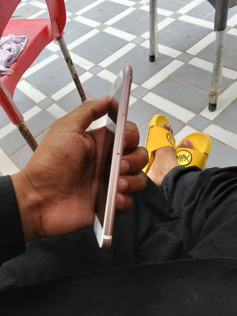 Apple iPhone 7 1