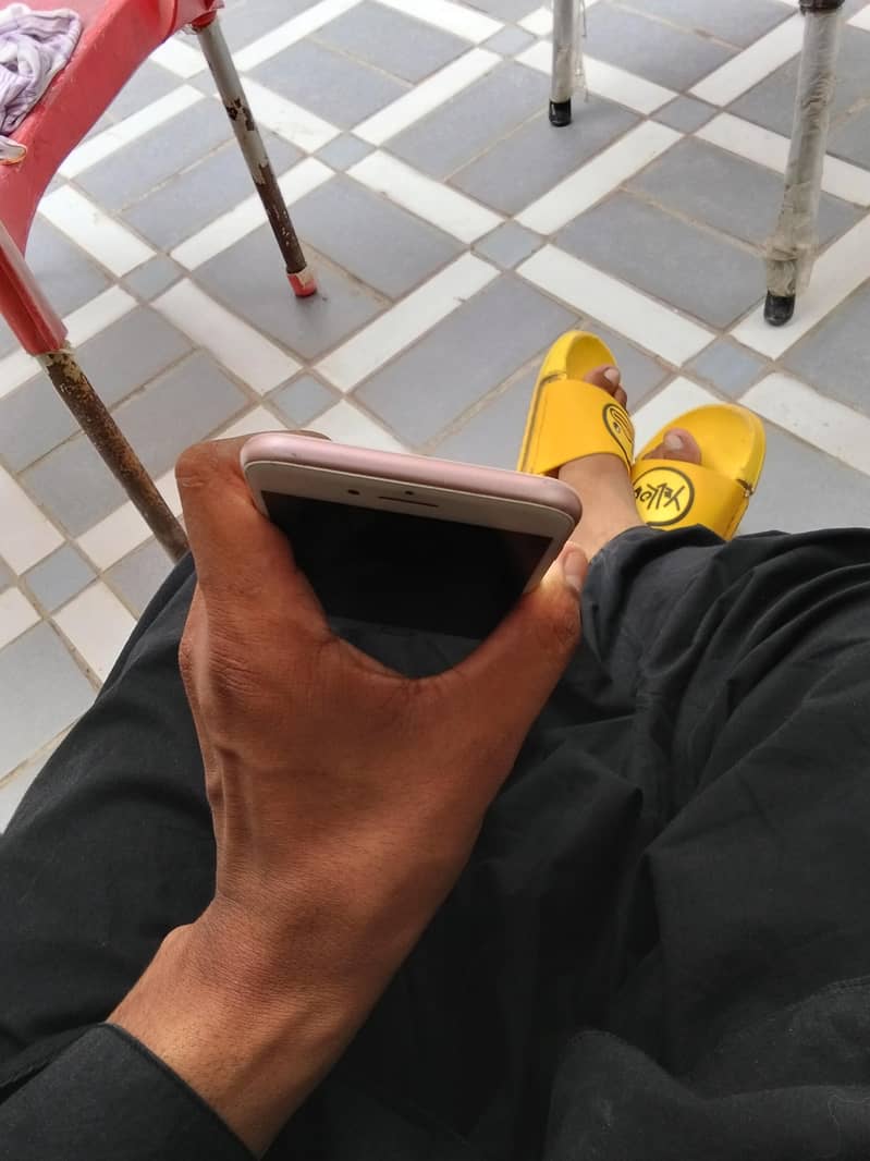 Apple iPhone 7 3