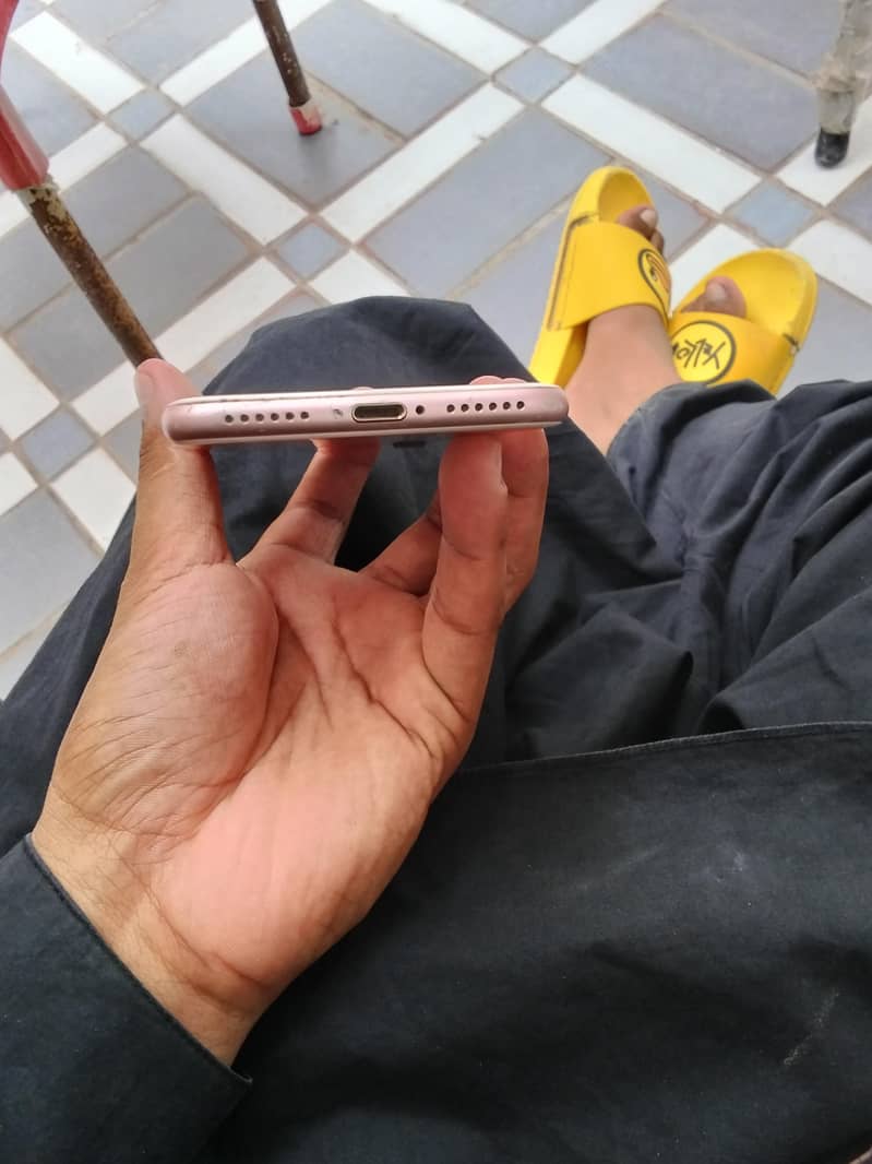 Apple iPhone 7 4
