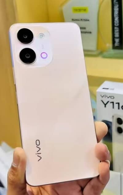 vivo y11 D 4+4 128  11 month warranty 44 wat flash charger