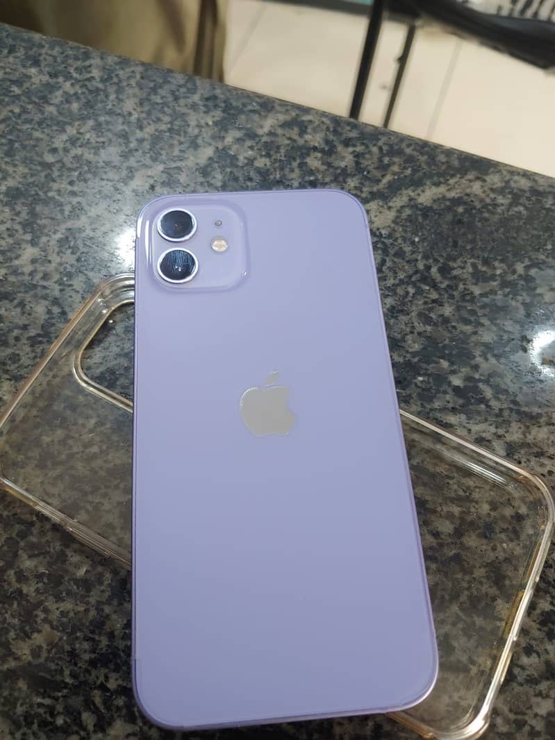 Apple iPhone 12 4