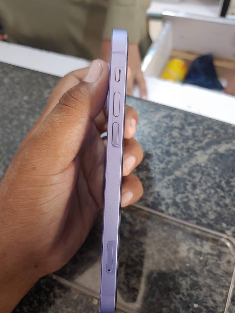Apple iPhone 12 6
