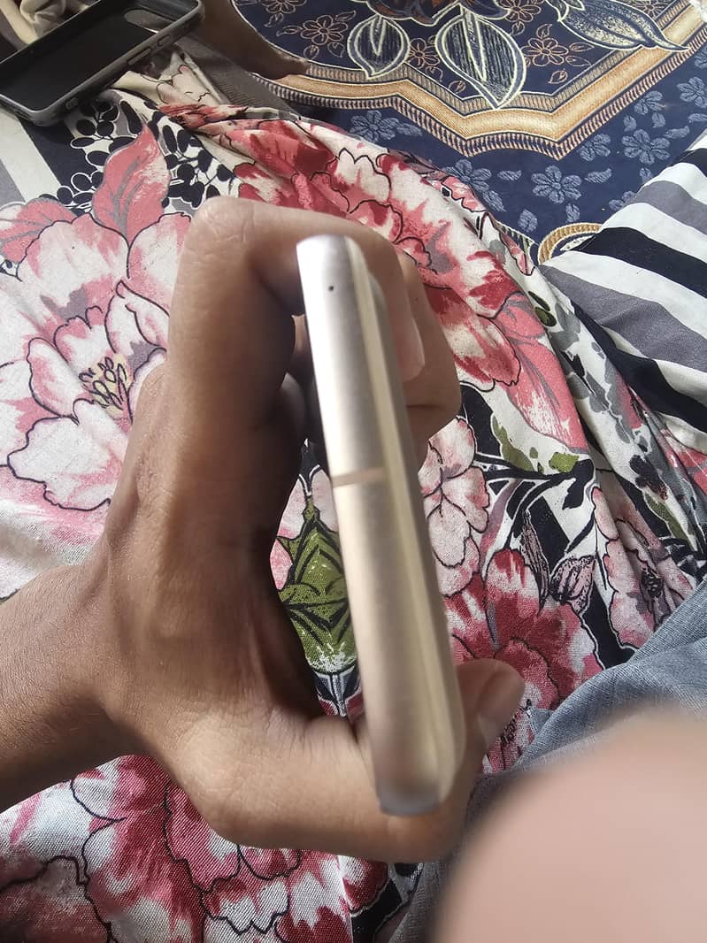 Google Pixel 8 4