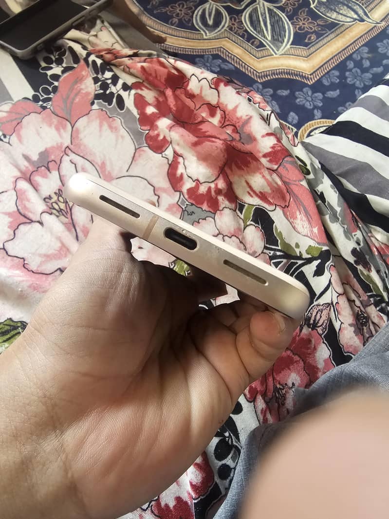 Google Pixel 8 6