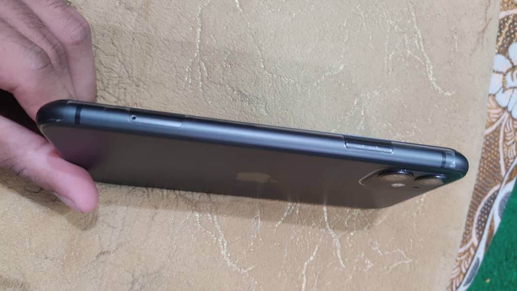 Apple iPhone 11 3