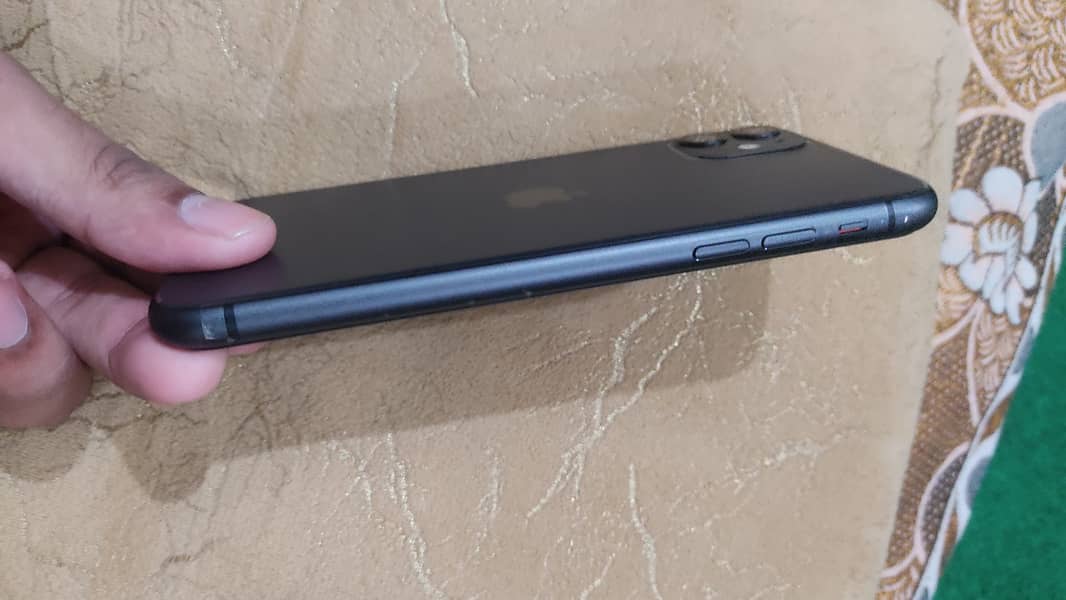 Apple iPhone 11 4