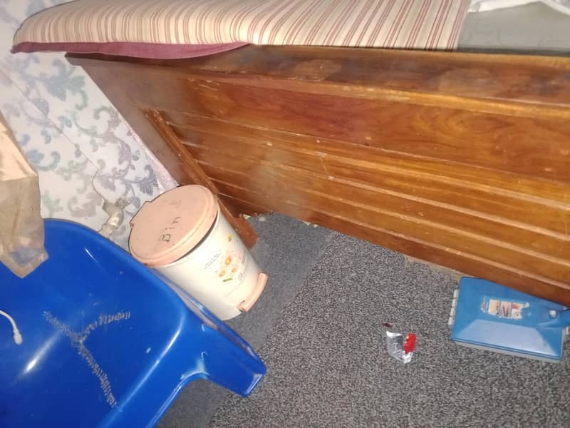 2 single beds 4