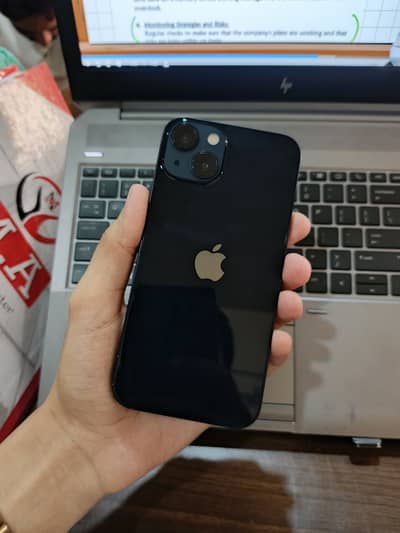 Apple iPhone 13 (128GB) – Midnight